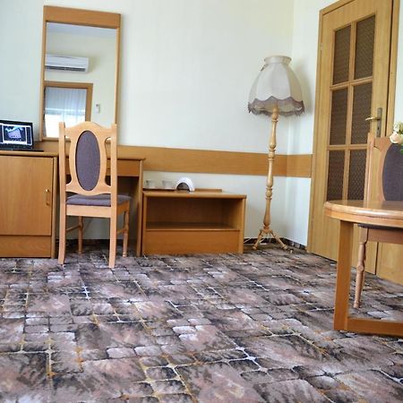 Karat Varsóvia Exterior foto