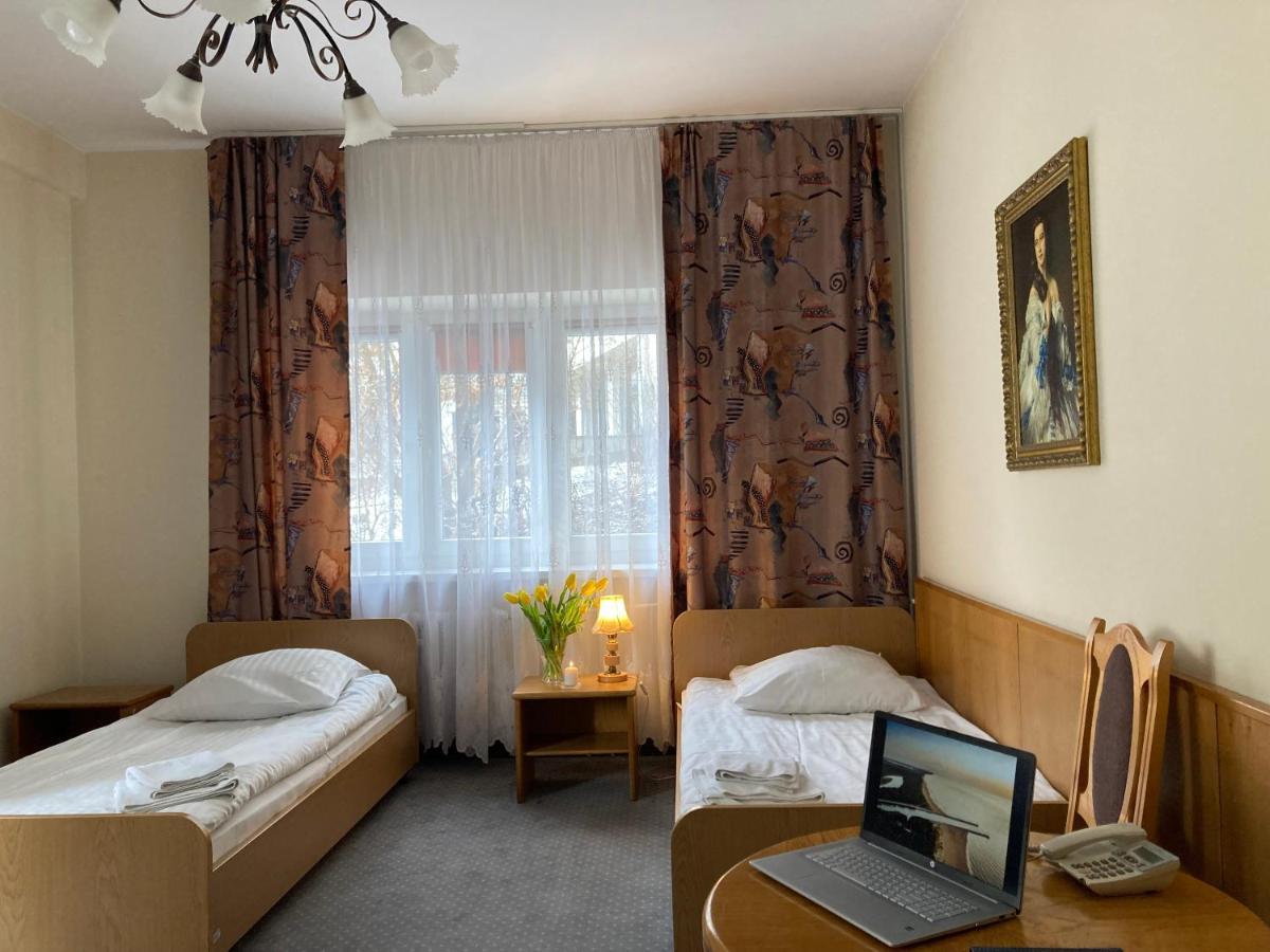 Karat Varsóvia Exterior foto
