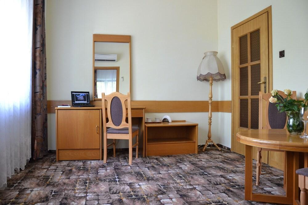 Karat Varsóvia Exterior foto