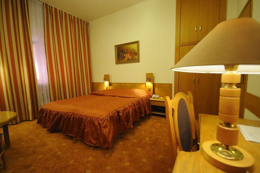 Karat Varsóvia Exterior foto